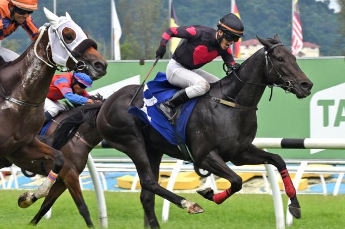 Jockey AK Lim’s Daring Stirrup-Less Race in KL